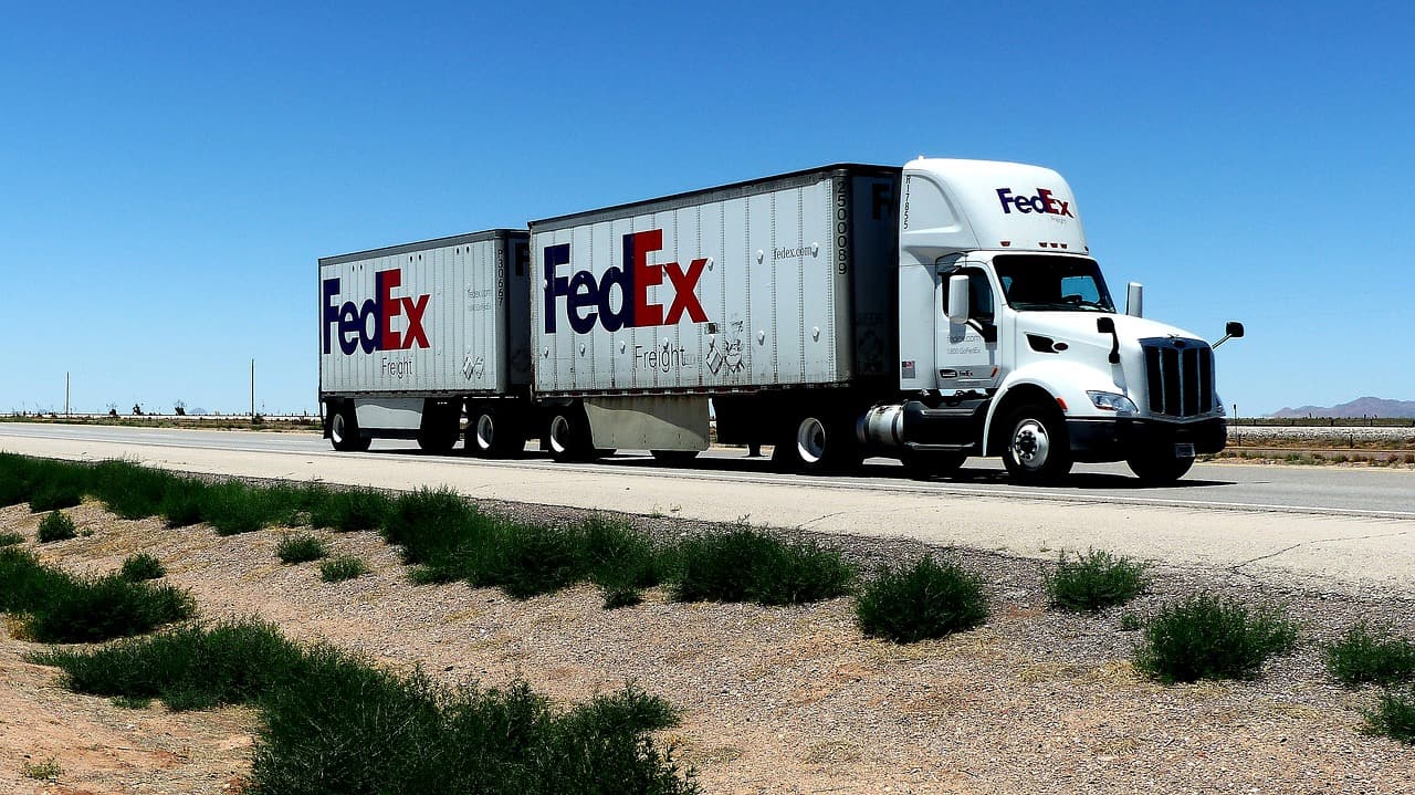 Full Truckload vs Less than Truckload Shipping