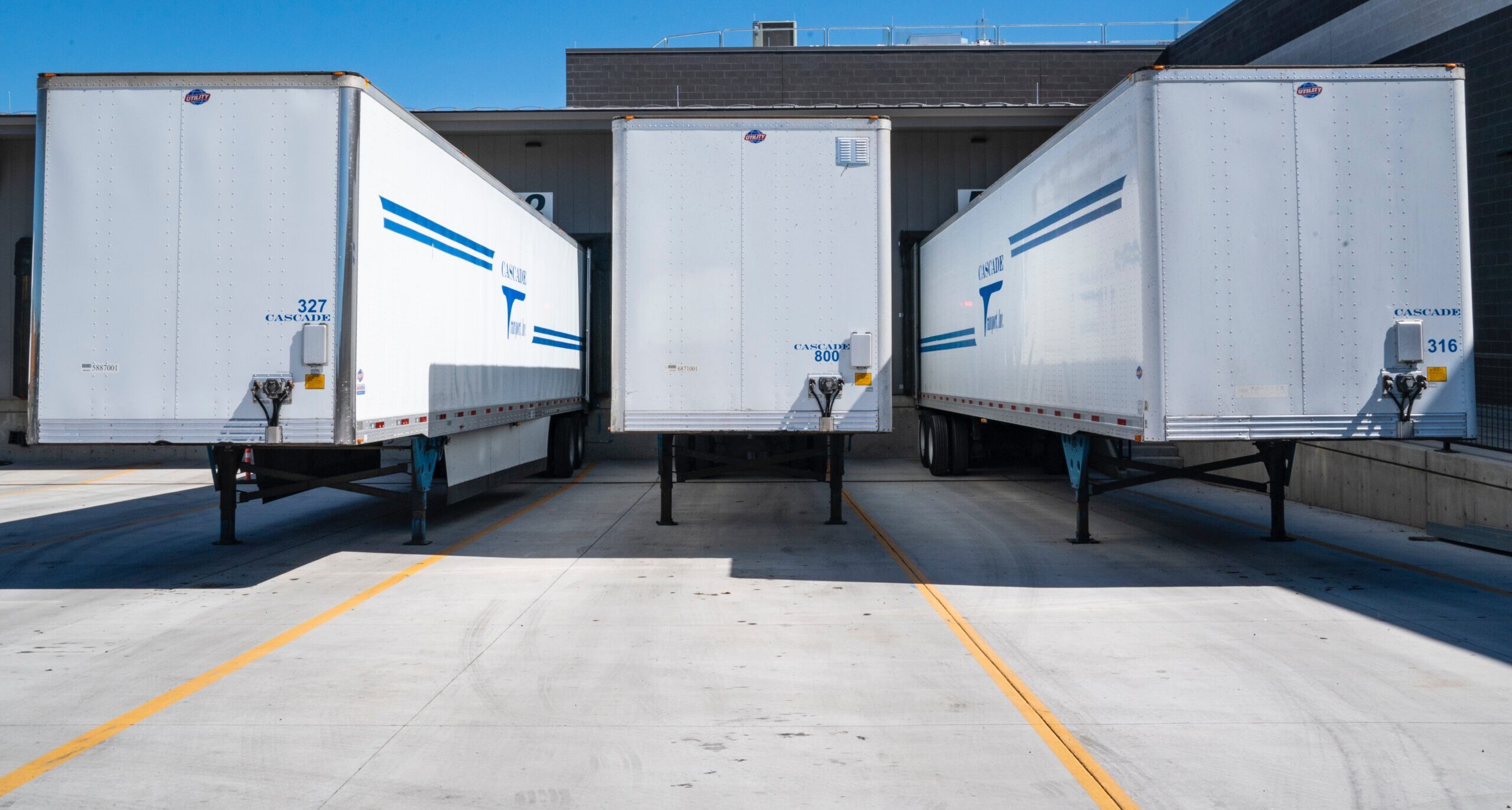 What Are the Different Types of Dry Van Trailers?