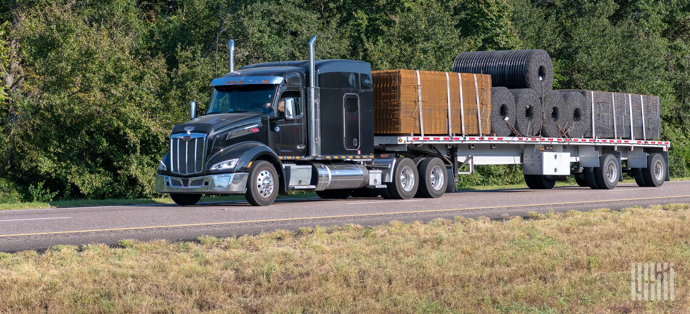 How Much Do Flatbed Truck Drivers Make?